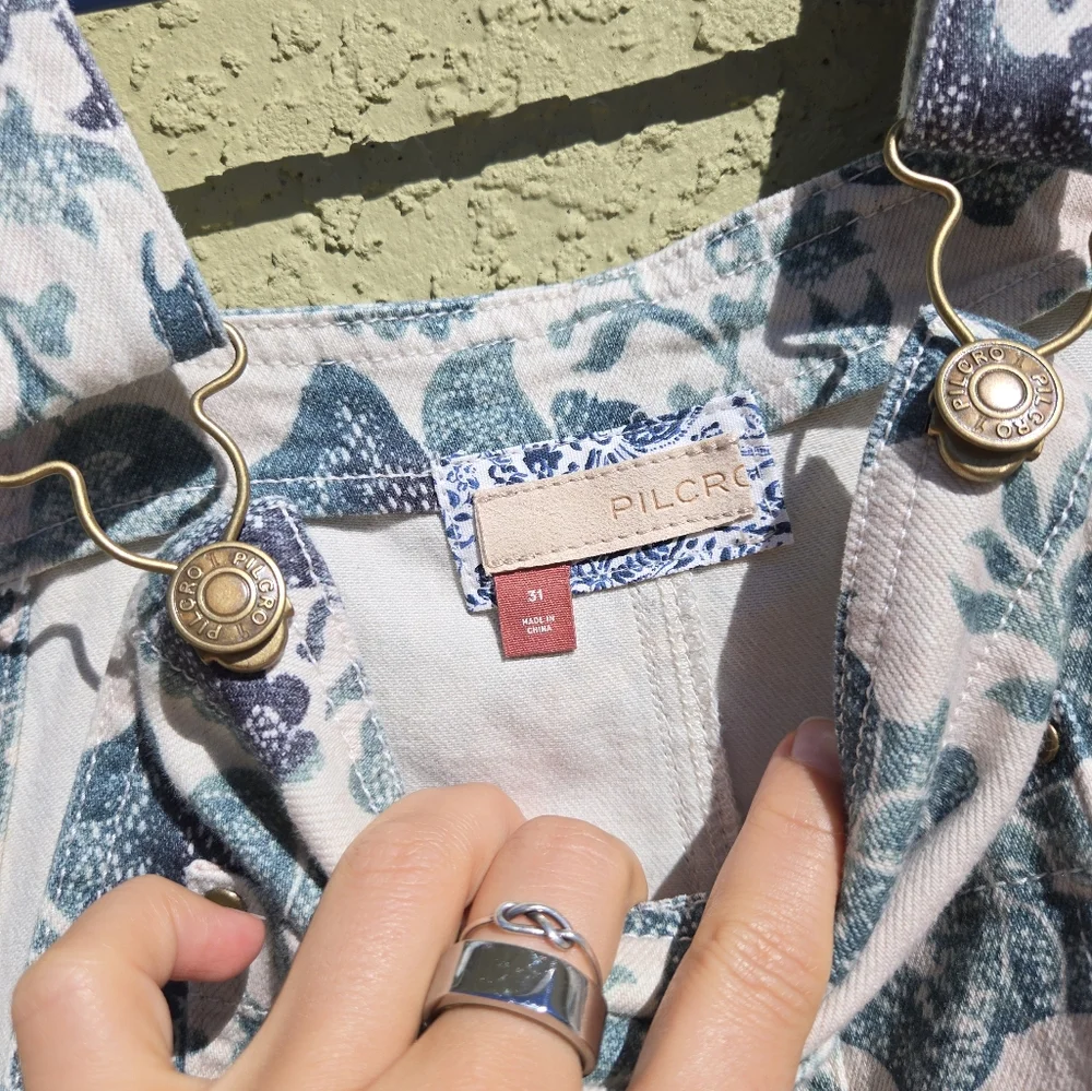 NWT Anthropologie Pilcro Cutoff Blue White Floral Dungarees Overall Cut Offs - Picture 3 of 5